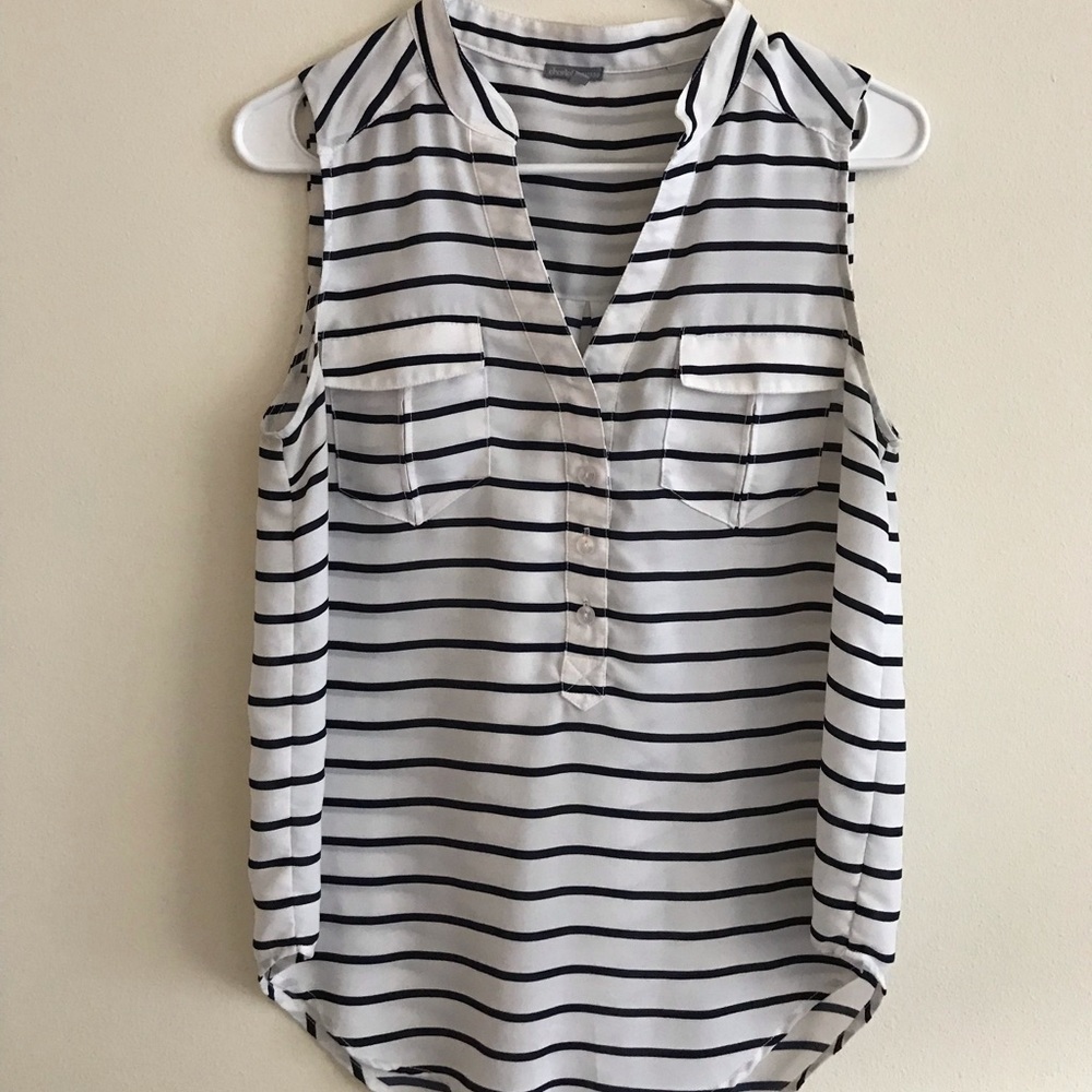 Collared tank top with pocket